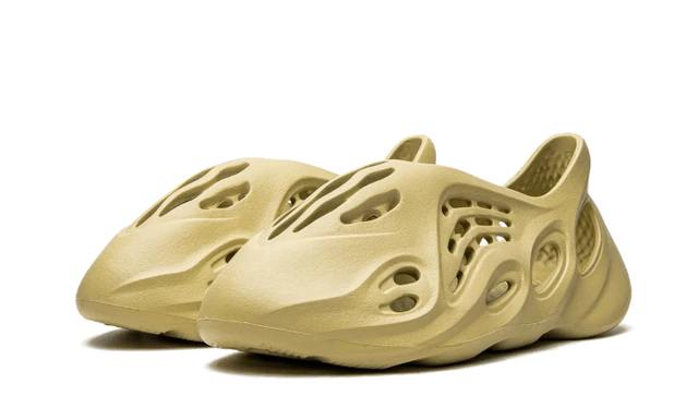 Yeezy Foam RNNR Sulfur