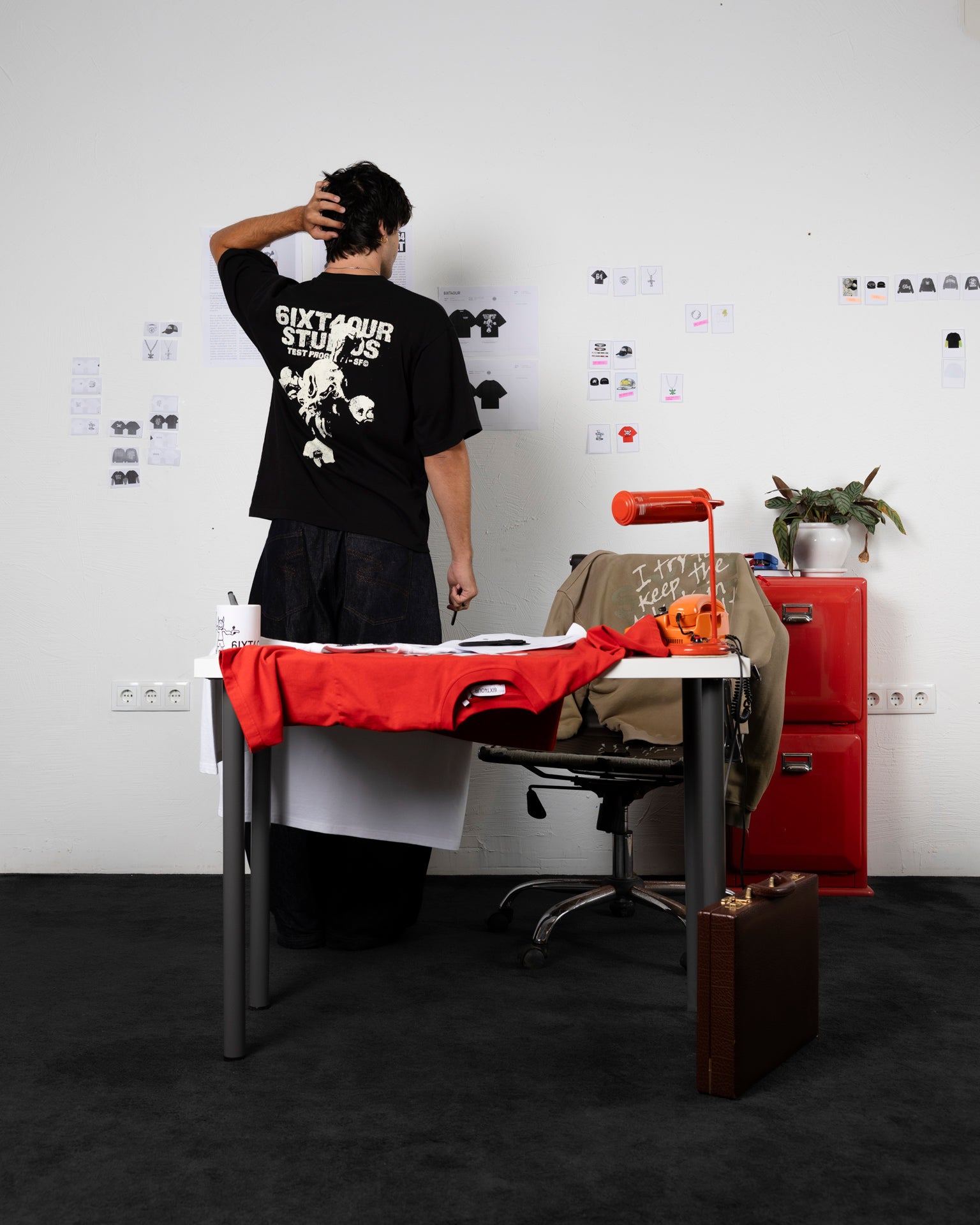 6ixt4our -"MI CRUZ" Black